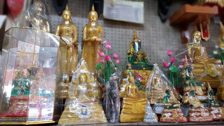 พระพุทธรูป เครื่องบูชา